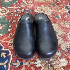 FitFlop Women's Shuv Leather size 9 US